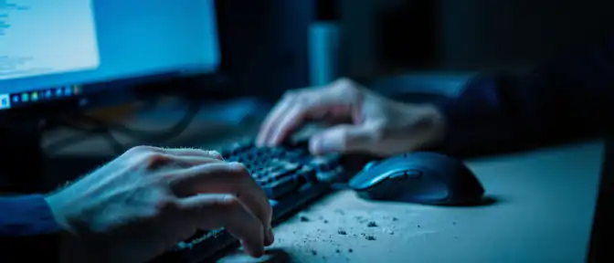 Александр Умнов предостерег от хронических болей и инфекций из-за постоянной работы за компьютером