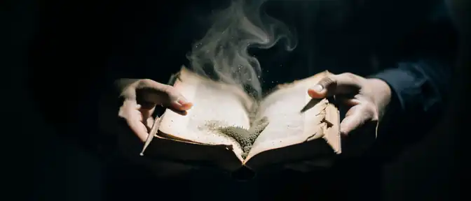 Риск развития астмы и аллергии из-за грибковых спор в старых книгах предупредила Мария Золотарева